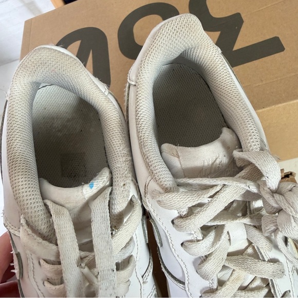 Nike AF1 Triple White Sneakers Size 5.5Y / Womens Size 7 Shoes - Picture 6 of 9
